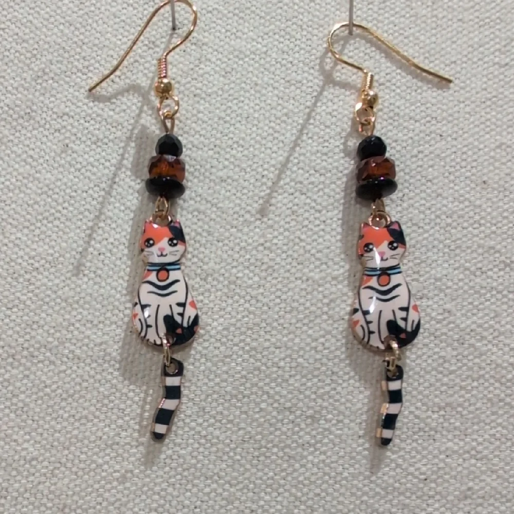 Handmade Calico Cat Drop Earrings Made with Czech Glass Beads - Picture 2 of 4